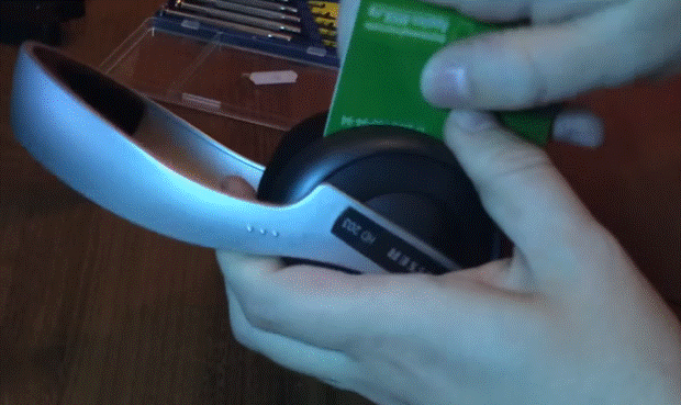 Opening the headphone with a plastic card