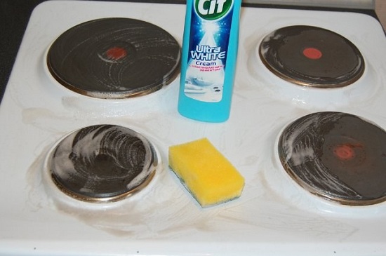 Cleaning pancake burner