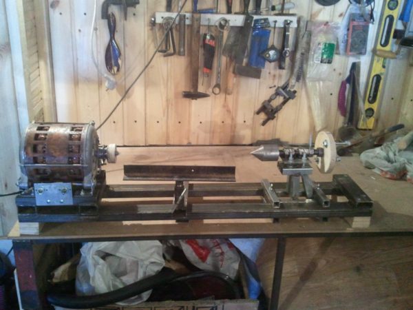 Lathe on wood from washing machine engine