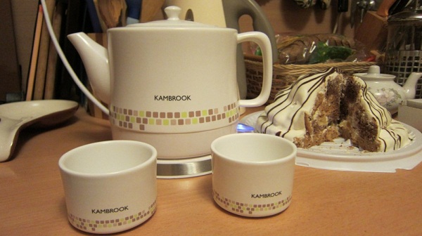 Ceramic teapot