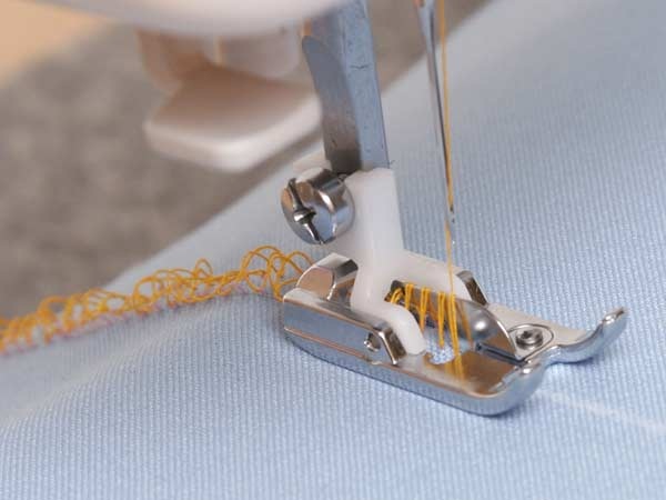 Sewing machine foot for boucle