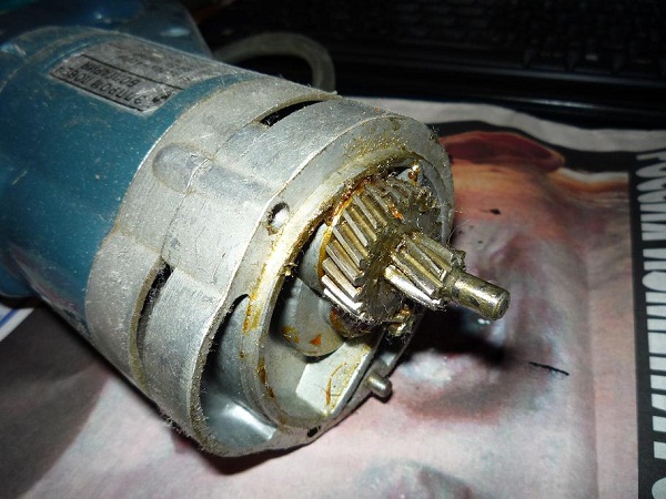 Gear in drill chuck