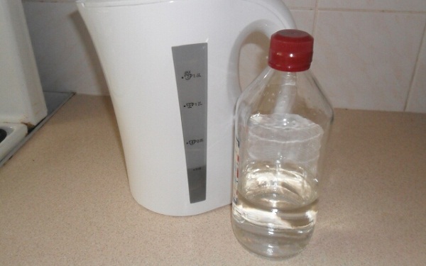 Kettle and vinegar