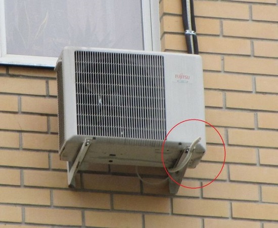 Drain tube for draining