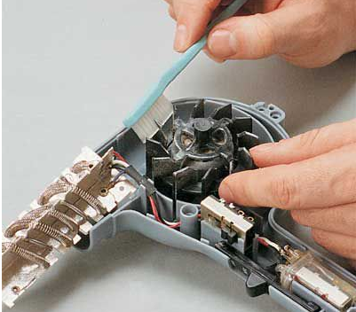 Cleaning the fan blades