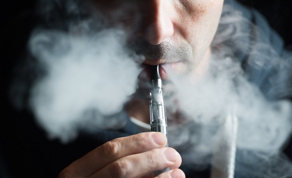 A man hovers vape