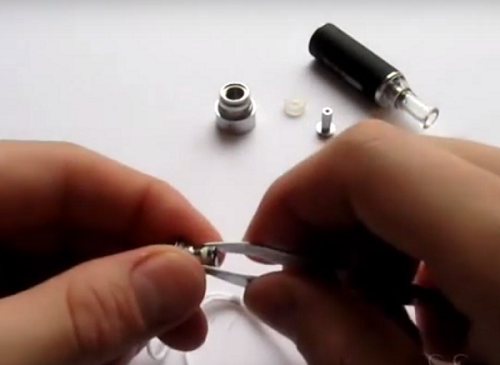 Tweezers and bottom of the atomizer