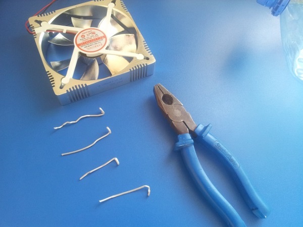 Wire cooler and hooks