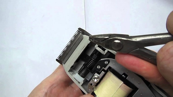 Small knife adjustment