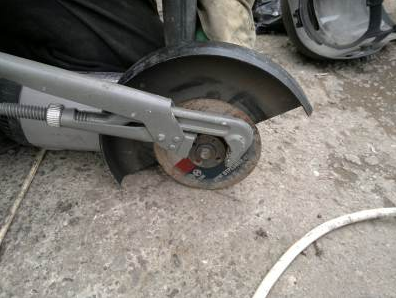 Unscrew the gas key