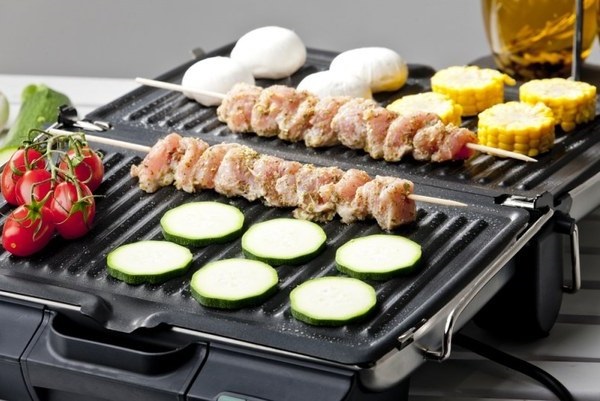 Meat and vegetables in the electric grill