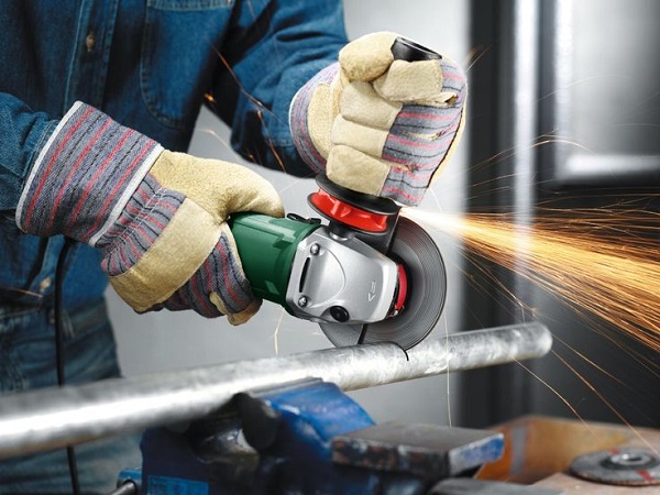 Cutting thin-walled pipes