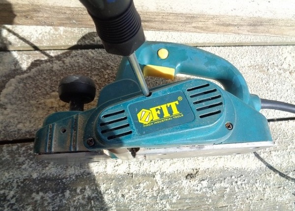 Cover on the drive belt