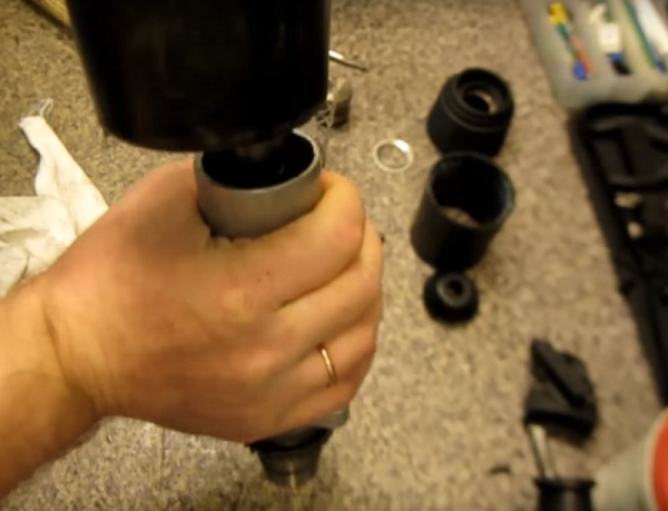 Disconnecting the barrel from the body