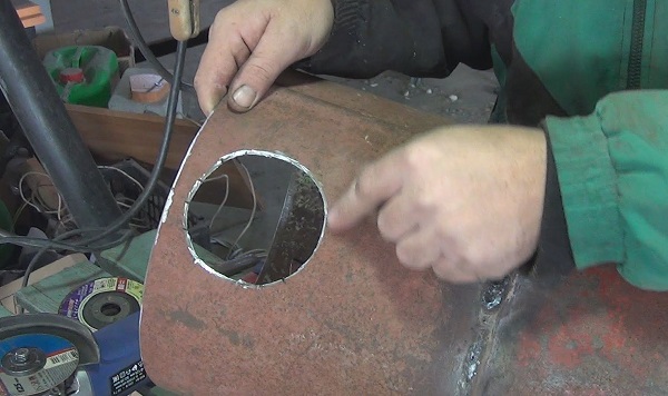 Round hole in metal