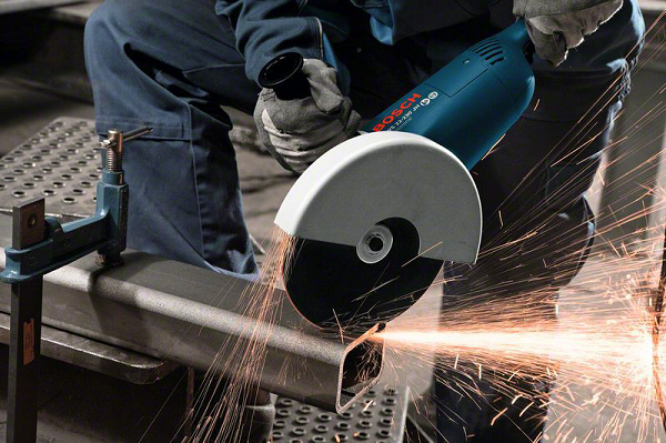 Metal pipe cutting