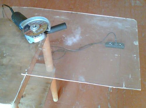 Plexiglass cutting grinder