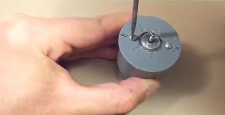 Fastening screws