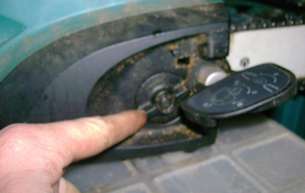 Tension adjuster on Makita