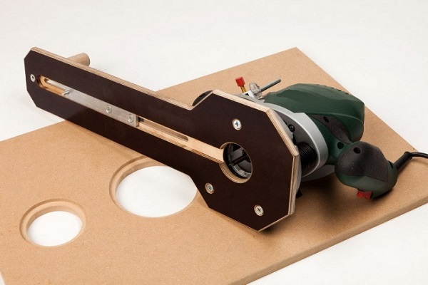 The use of compasses