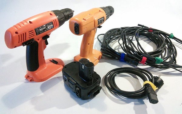 Screwdrivers, cable and battery