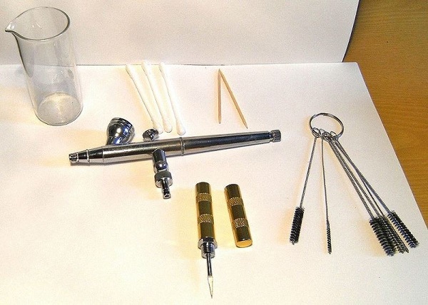 Airbrush cleaning