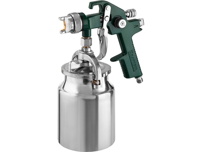 Spray gun with bottom tank