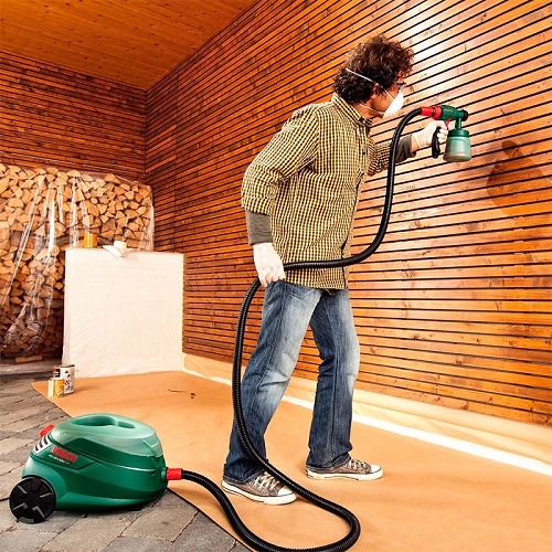 Spray gun with a remote compressor