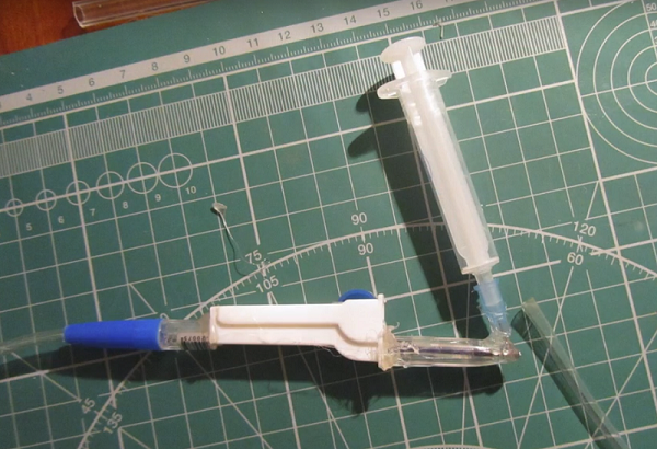 Connecting syringes