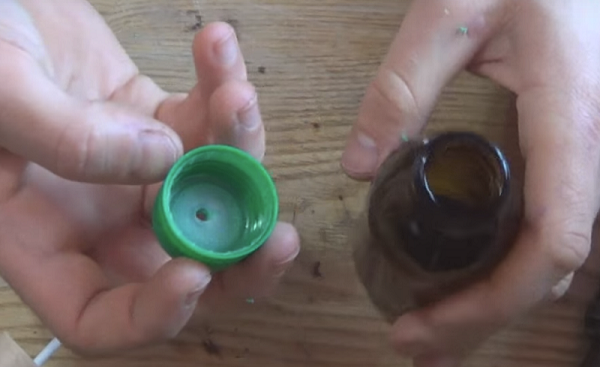 Hole in the lid