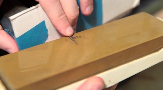 Sharpening and polishing needles