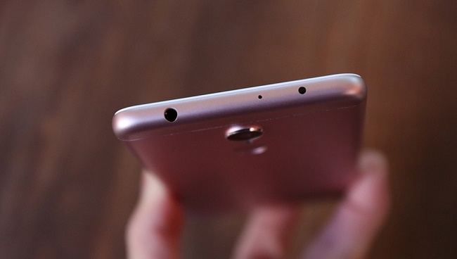 Headphone jack