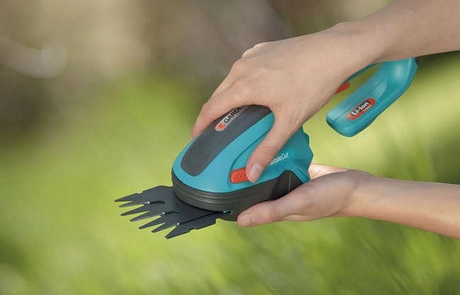 Cordless scissors