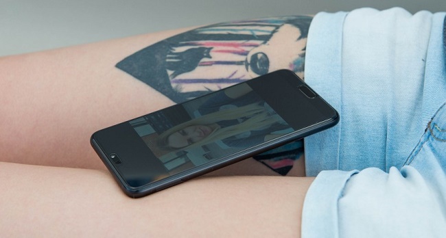 Smartphone in the sun