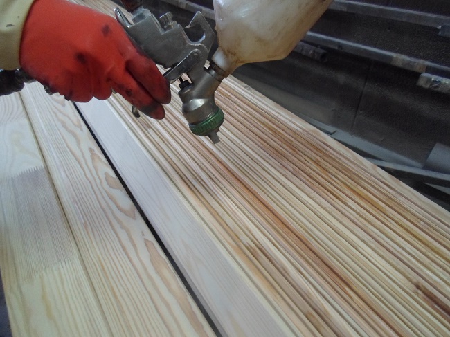 Painting wooden parts