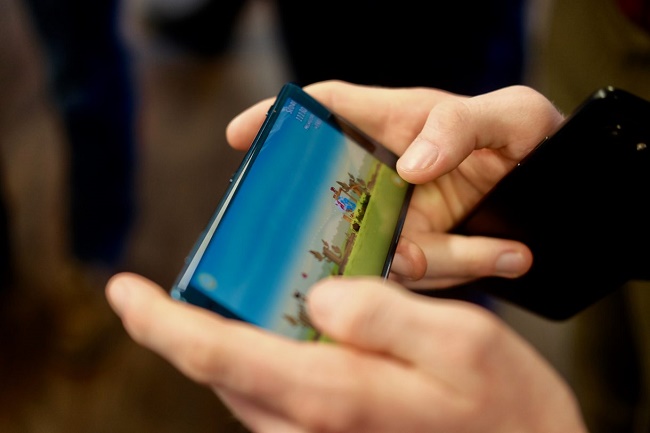 Playing on the smartphone