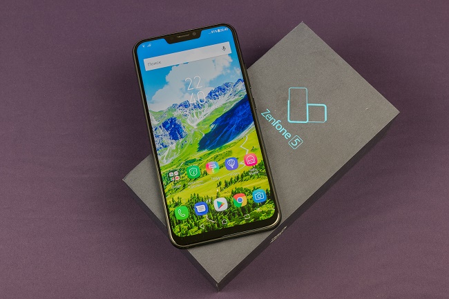 Zenfone 5 with packaging