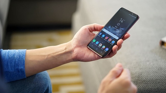 Samsung Galaxy S9 in hand