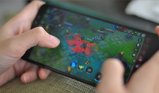 Playing on the smartphone