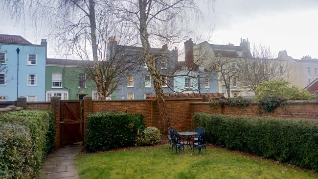 Photo 3